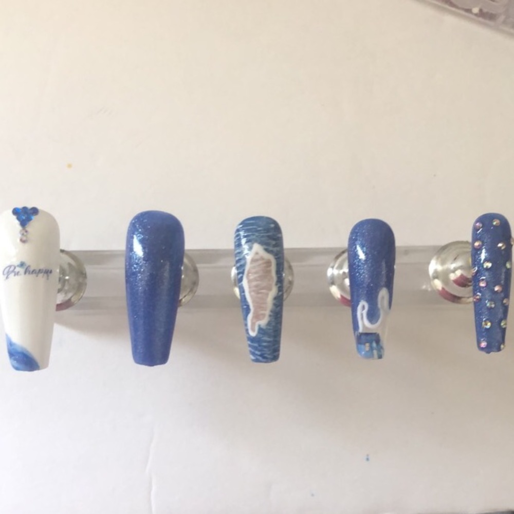 Press on nails - Picture 2 of 2